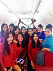 siswa sekolah menjadi pramugari photo awak kabin Garuda indonesia